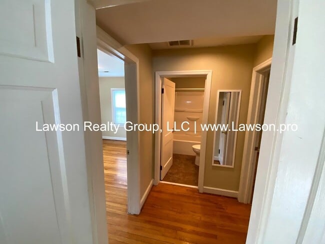 Building Photo - Charming South Roanoke Two Bedroom-One Lev...