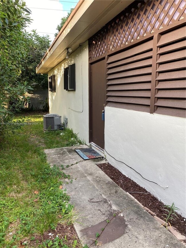Building Photo - 1121 NE 160th Terrace
