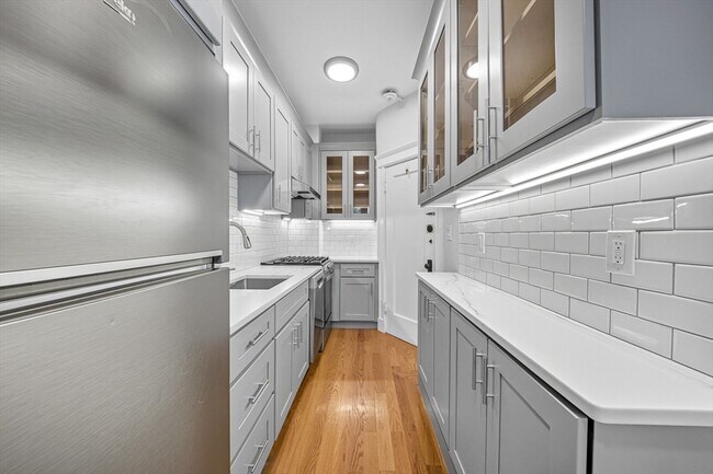 Building Photo - 4 Crawford St