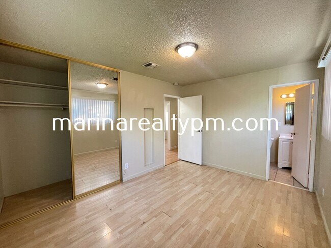 Building Photo - 4 Bedroom 2 Bath Single Family Home