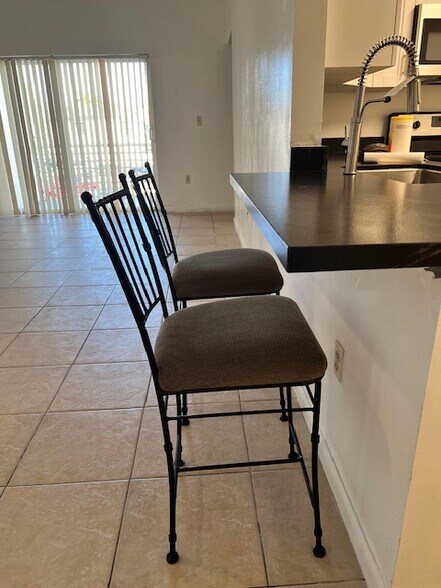 Kitchen counter top - 9741 Fontainebleau Blvd