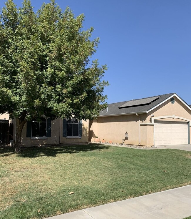 Building Photo - 3 Bedroom 2 Bath Solar Home