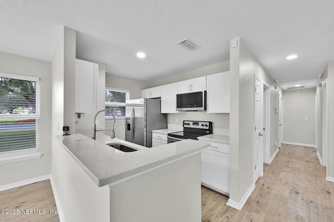 Building Photo - 3702 Wood Creek Ln