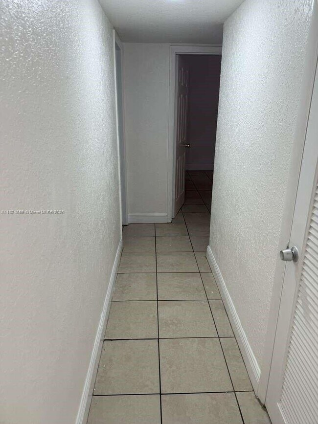 Building Photo - 120 Royal Palm Rd