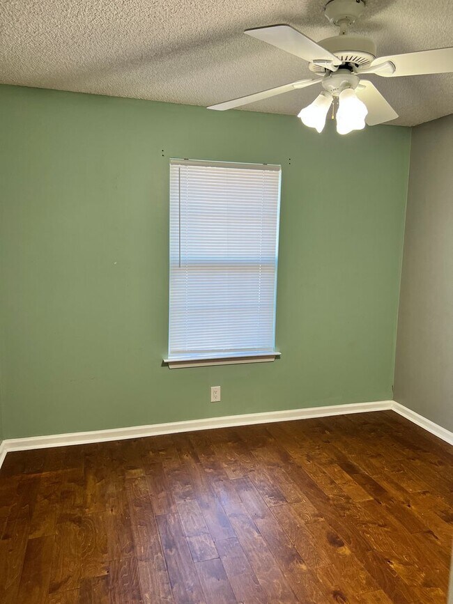 Building Photo - Four bedroom with a fenced in yard!