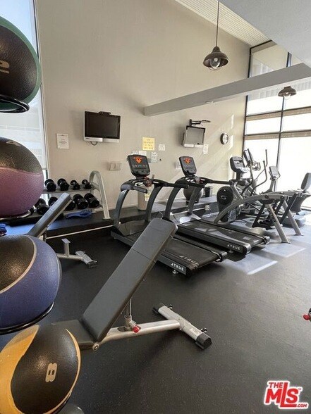 Building Photo - 880 W 1st St