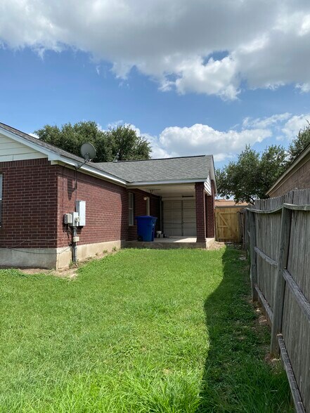 Building Photo - 6339 Aspen Farm
