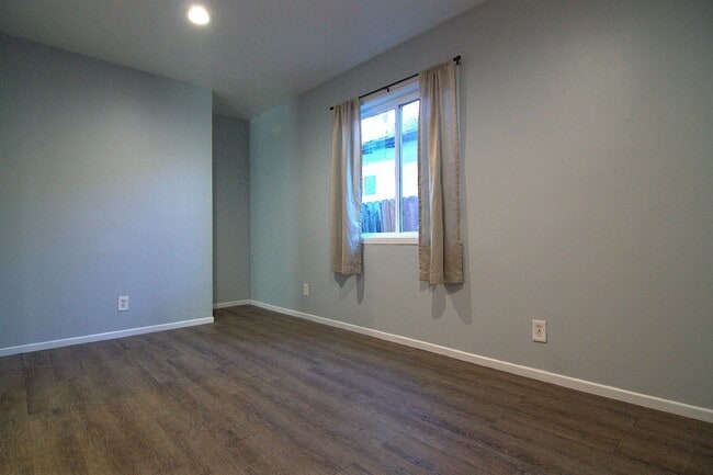 Building Photo - 8806 Haskell Ave