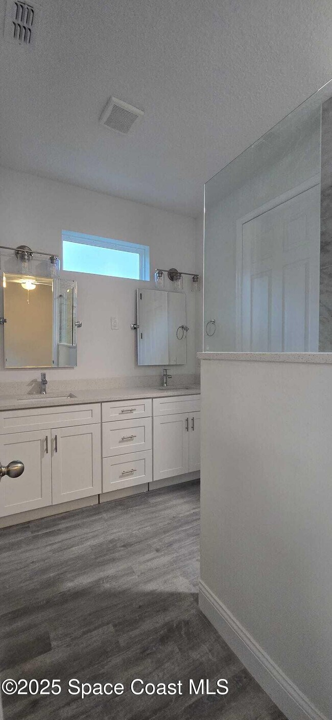 Building Photo - 1801 Warton Ave SE