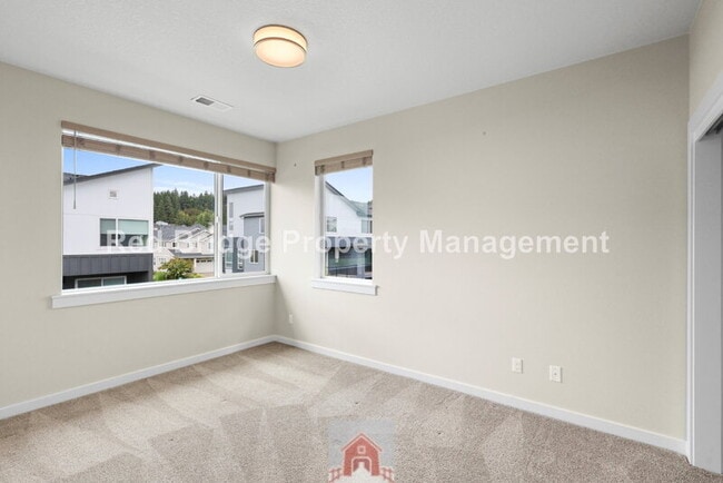 Building Photo - 17325 SW Goldcrest Ln