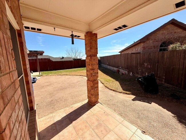 Building Photo - 405 Wren Point