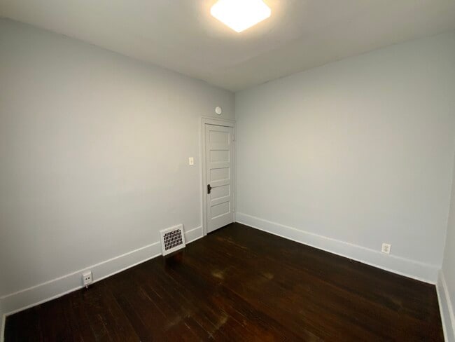 Building Photo - 403 Florida St