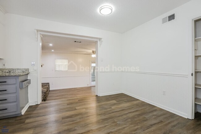 Building Photo - Charming Sherwood 3 BR Home with Fireplace & Big Yard