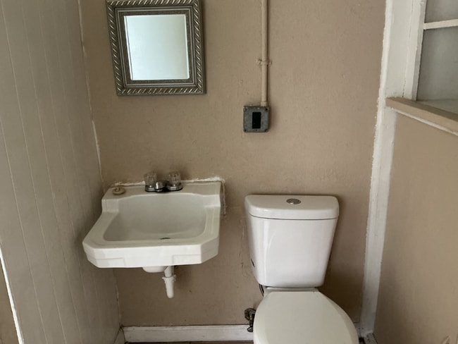 Building Photo - 2529 Tanglewood St