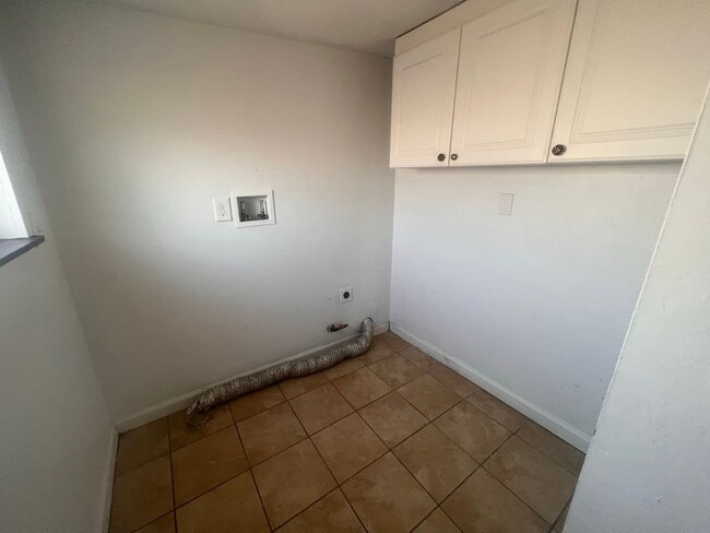 Building Photo - MOVE IN SPECIAL!!!  2BR/1BA House w/ bonus...