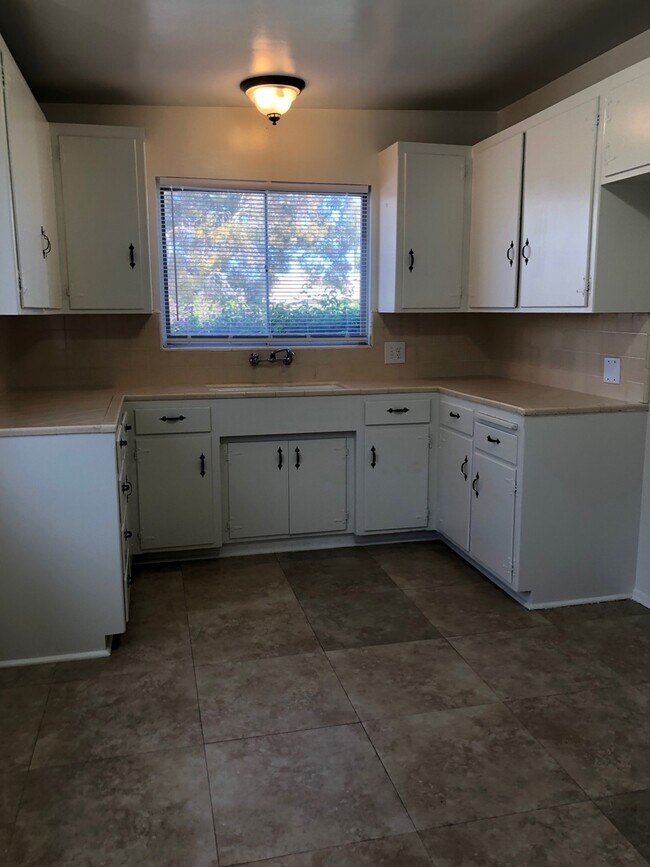 Building Photo - 90 N Dunning St