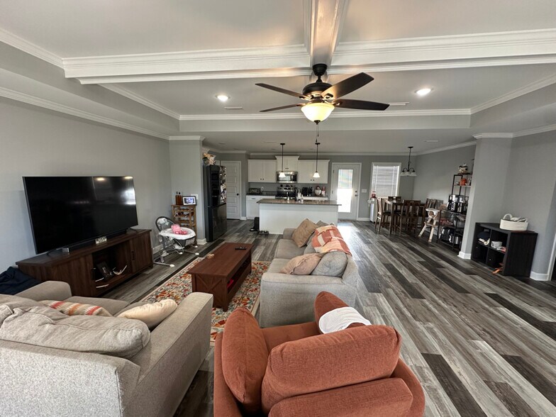 Building Photo - 231 Edith Way