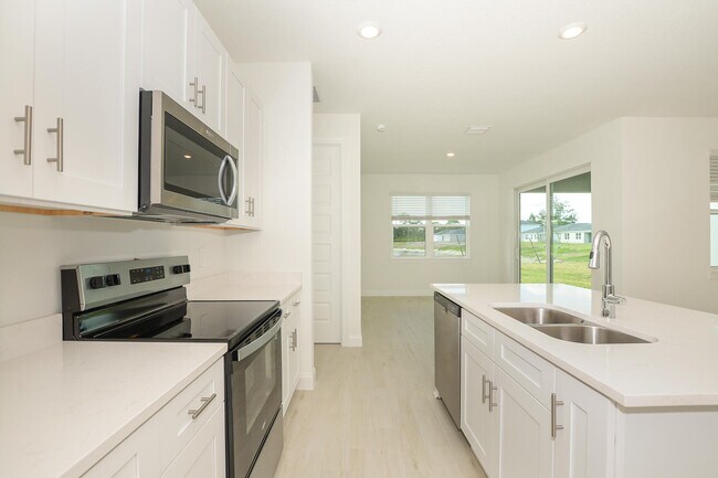 Building Photo - 6312 Cloverdale Ave