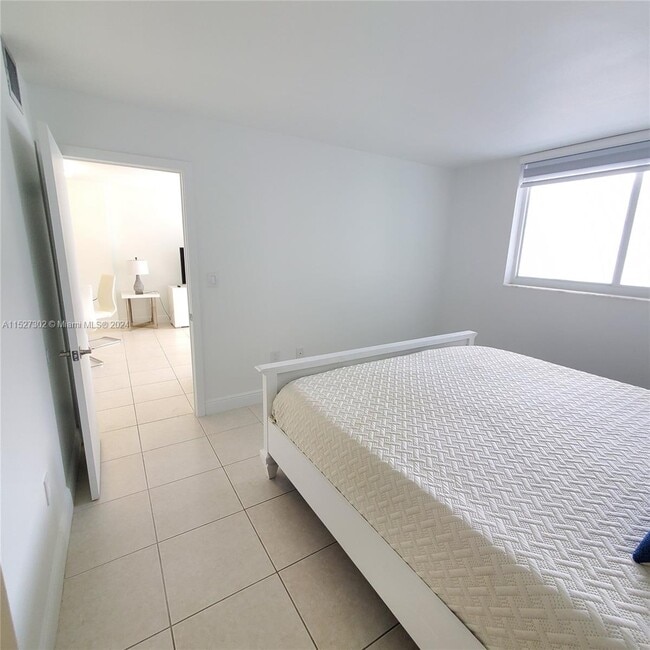 Building Photo - 401 Ocean Dr