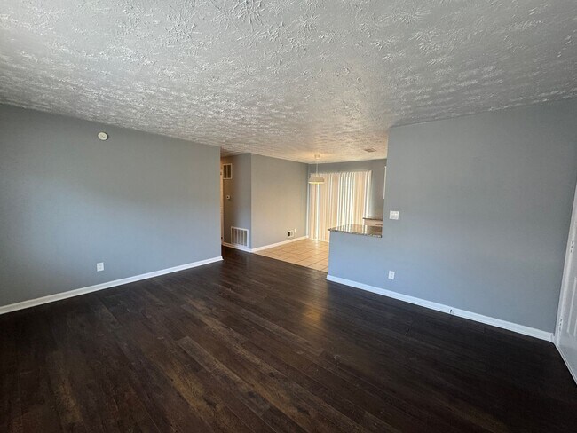 Building Photo - East Fountain Square 3 Bedrooms 1.5 Baths