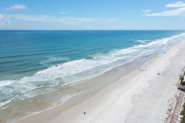 Building Photo - 121 12th St