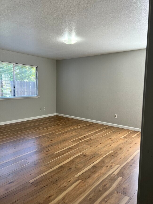 Building Photo - 1731 Third St