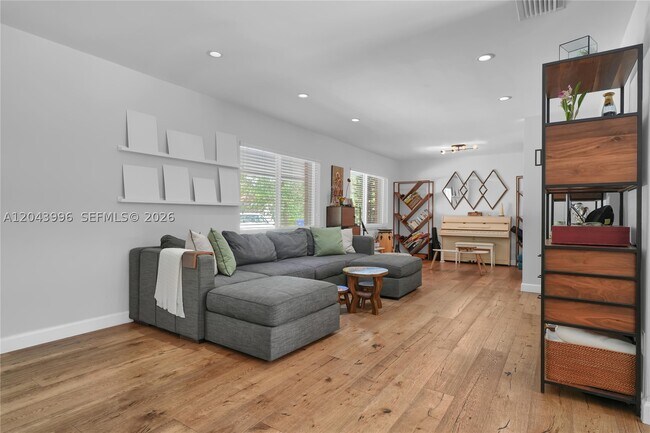 Building Photo - 5721 SW 59th Pl