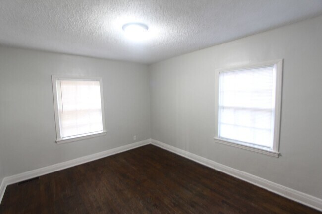 Building Photo - Belview Heights!! Cute! Cute! Cute!