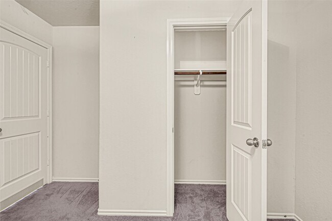 Building Photo - 2806 Morgensen Dr