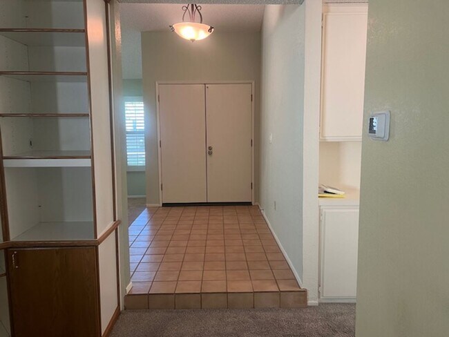 Building Photo - Beautiful 3 Bedroom, 2 Bathroom Sylmar Home! Ready for Move-In!