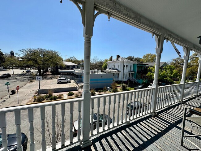 Building Photo - 3 BED | 2.5 BATH | WRAP AROUND PORCHES | MIDTOWN