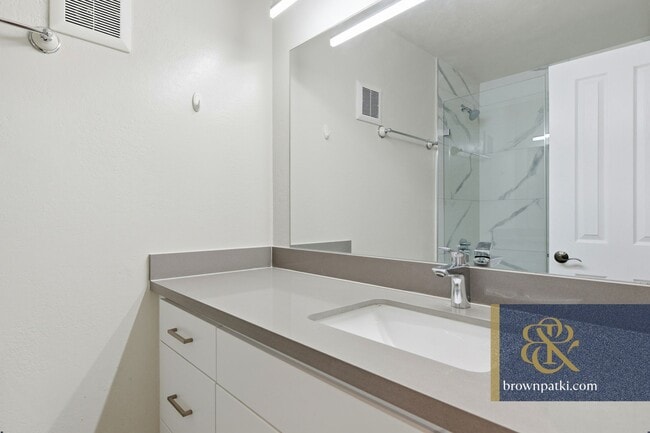 Building Photo - 916 Beach Park Blvd