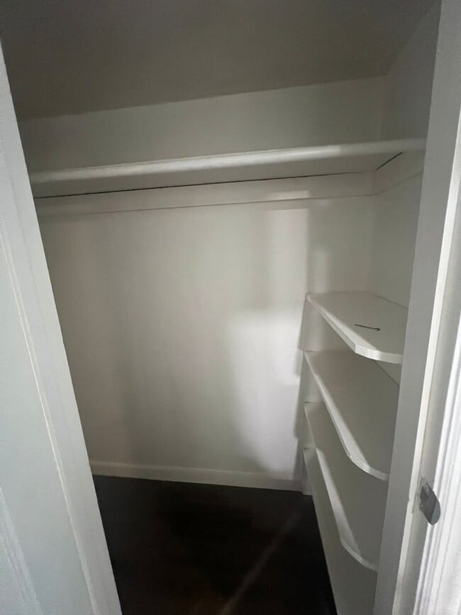 Building Photo - Charming 1-bedroom Unit