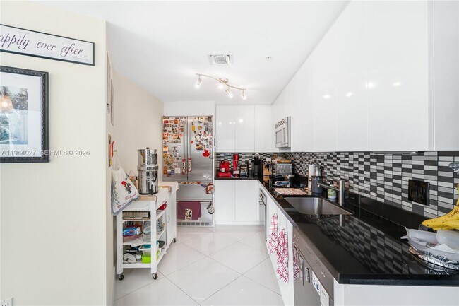 Building Photo - 92 SW 3rd St