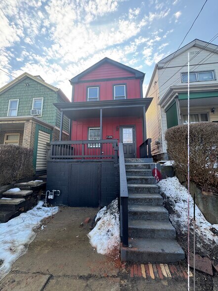 Building Photo - 214 E 16th Ave