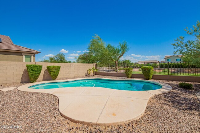 Building Photo - 15543 W Jenan Dr