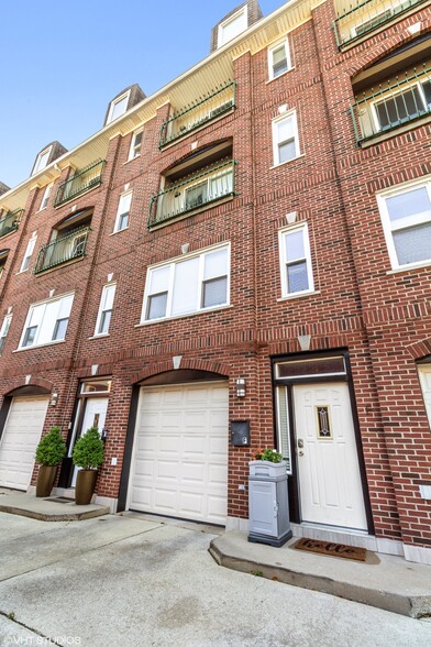Primary Photo - 4438 N Racine Ave