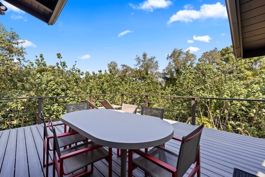 Lanai - 153 W Waipio Rd