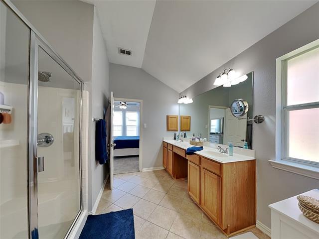 Building Photo - 2024 Highland Dr