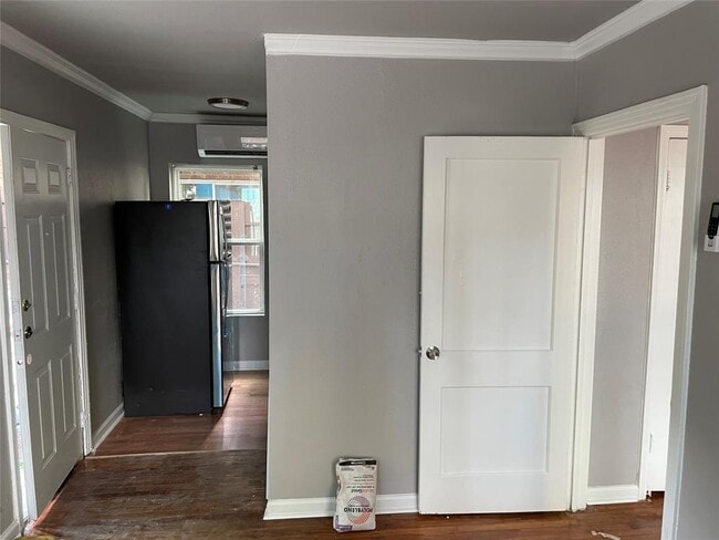 Building Photo - 204 E 30th St