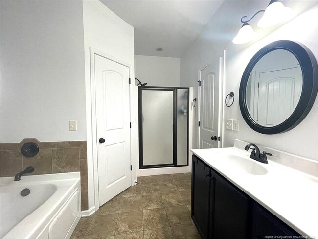 Building Photo - 352 Old Field Loop