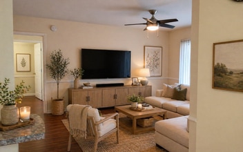 Building Photo - Gorgeous 2/2 Wood Floors Condo For Rent @ The Crest close to UCF and Valencia.