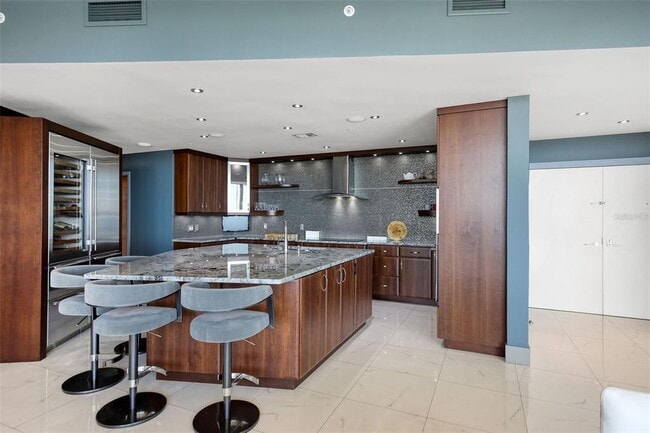 Building Photo - 175 1st St S