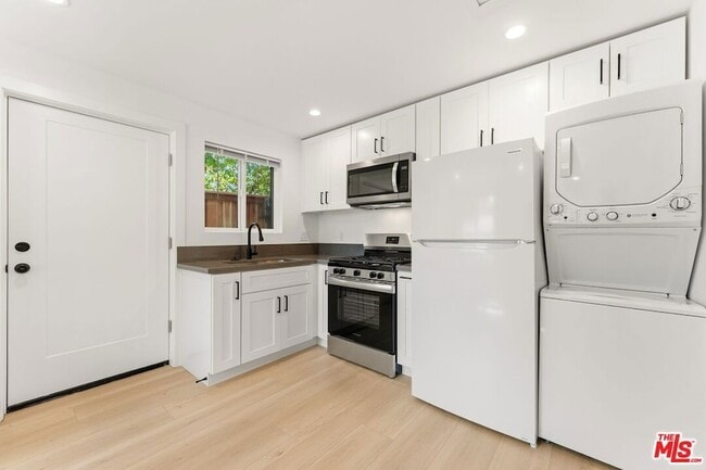 Building Photo - 7103 Hatillo Ave