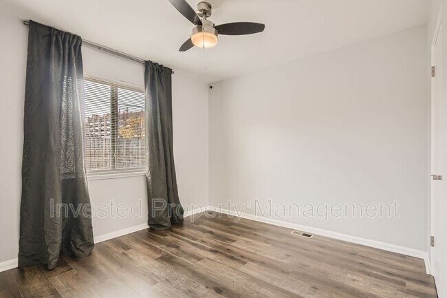 Building Photo - 2442 S Corona St