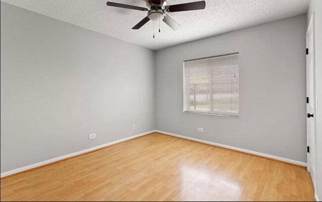 Building Photo - 2 BED 2 BATH CONDO