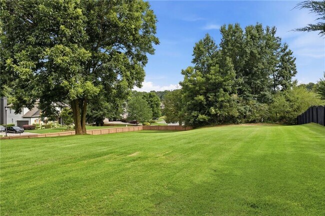 Building Photo - 8205 Applewood Ct