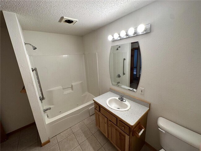 Building Photo - 1271 Pinewood Trail