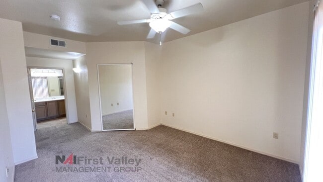 Building Photo - 3 Bedrooms, 2 Baths