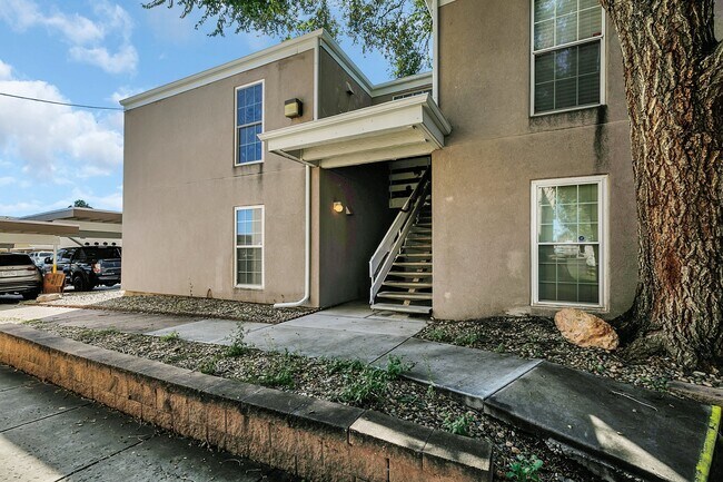 Building Photo - 3140 Van Teylingen Dr